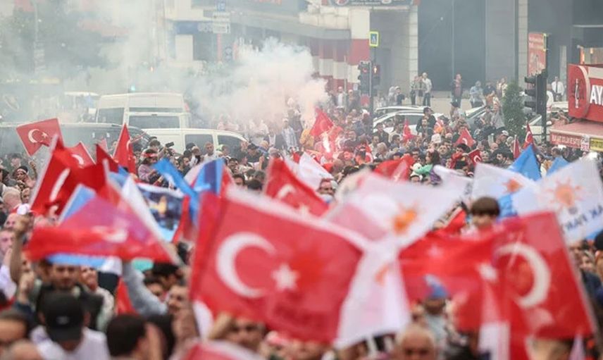 Türkiye sokaklara akın etti: Cumhurbaşkanı Erdoğan'ın seçim zaferi kutlanıyor