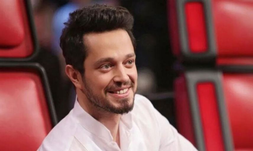 Murat Boz'dan karın kası şovu! Üstsüz poz veren ünlü şarkıcı genç kızların gözlerini kamaştırdı