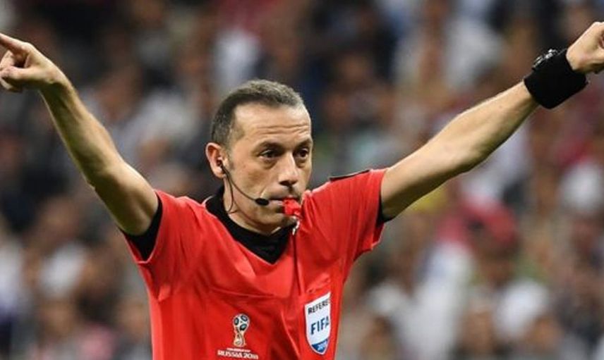 Cüneyt Çakır'ın Kuveyt'te Yönettiği Maç Olay Oldu!
