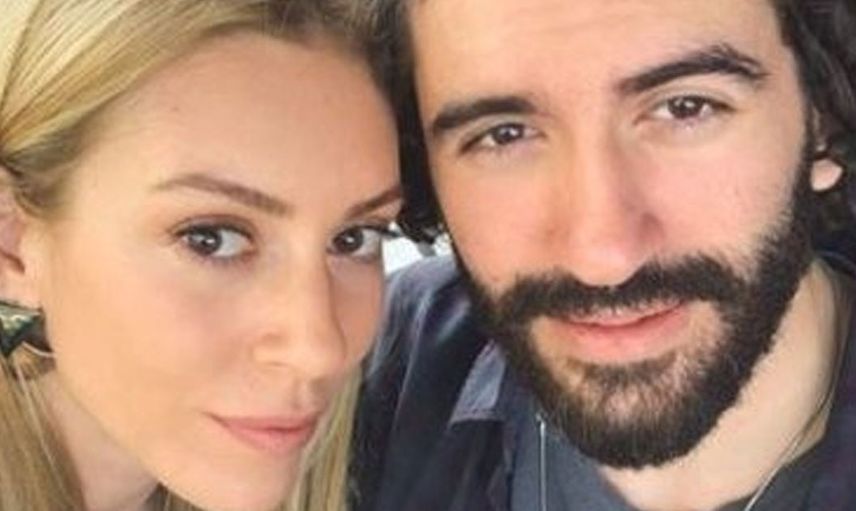 Sosyal medya bu fotoğrafı konuşuyor: Sinem Kobal’la aynı dizide rol aldığı kardeşinin o görüntüleri ortaya çıktı