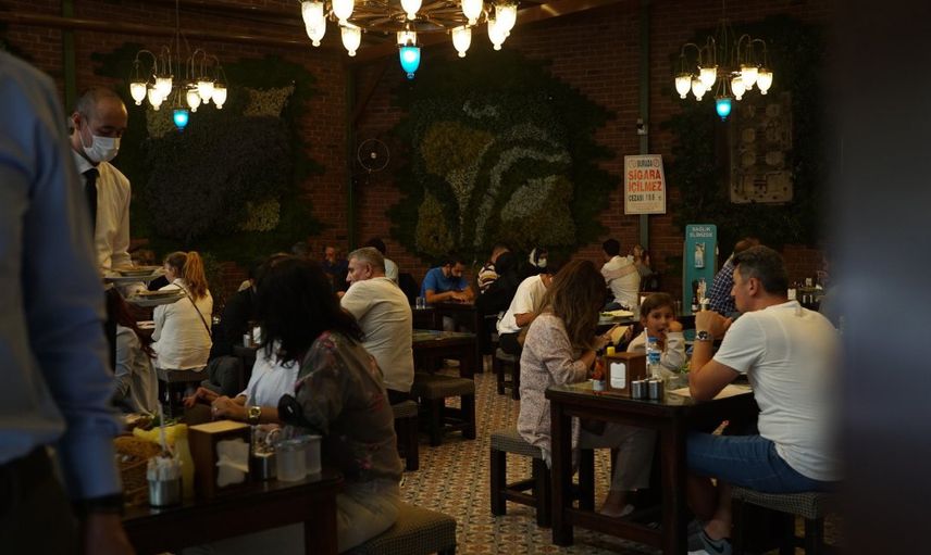 İstanbul'da 8 bin 400 lira'ya Çalışacak Garson Bulunamıyor
