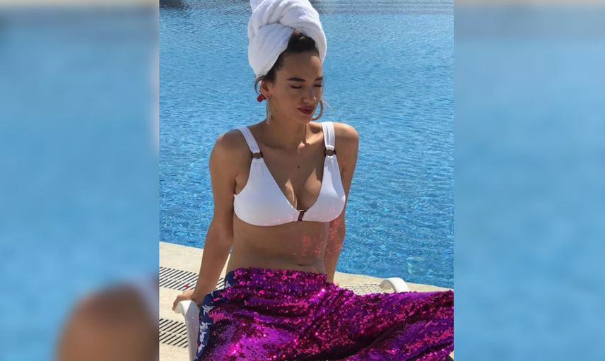 Güzel oyuncu Seda Bakan'ın kombini olay oldu: Pantolonun arkasındaki detayı fark eden bir daha baktı!