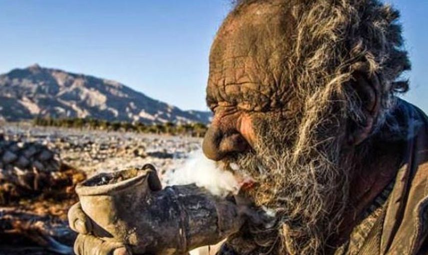 İran'da yaşayan şahıs 65 yıldır suya dokunmuyor