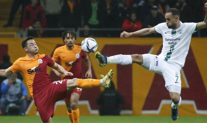 Ahmet Çakar Galatasaraylı Futbolcuları Yerden Yere Vurdu!