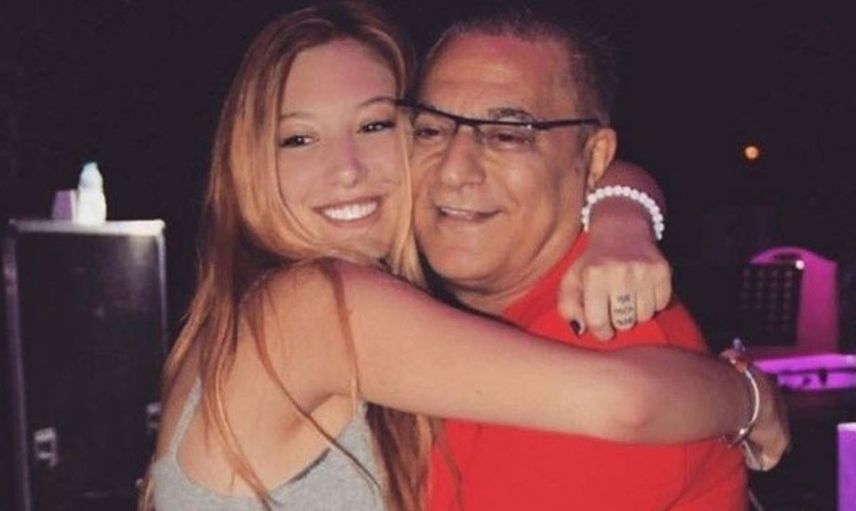 Yasmin Erbil'den babası Mehmet Ali Erbil'i komaya sokacak cüretkar pozlar! Ortalık alev aldı