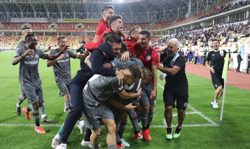 Caner Erkin Fatih Karagümrük'te Tarihe Geçti!
