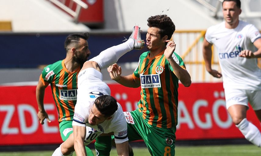 Beşiktaşlı Salih Uçan'ı Altay ve Konyaspor Transfer Etmek İstiyor