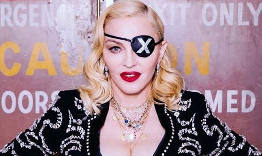 Dünyaca ünlü şarkıcı Madonna 64. yaş gününü kadın arkadaşlarıyla dudak dudağa kutladı!