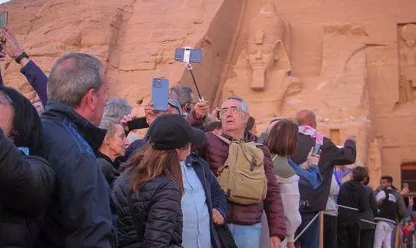 Bu doğa olayı yılda sadece iki kez gerçekleşiyor: Binlerce turist dört gözle bekledi!