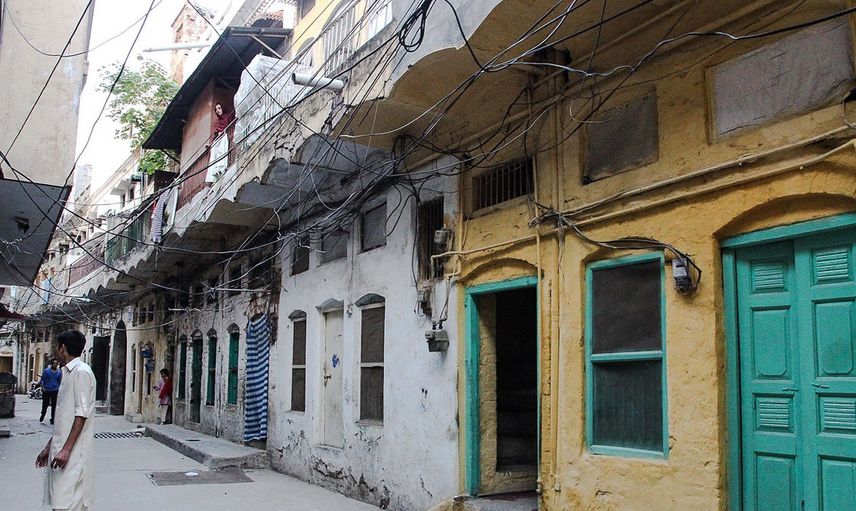 Pakistan'da Dört Kadını Sokak Ortasın Çırılçıplak Dövdüler