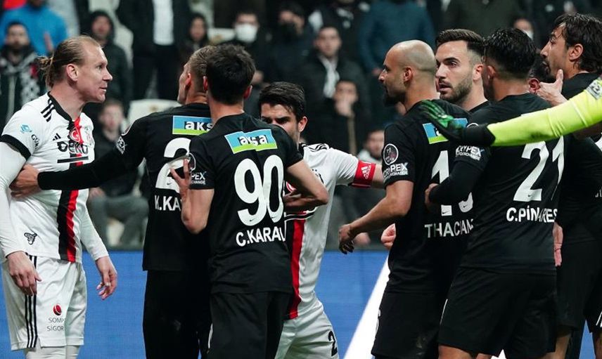 Tümer Metin'den Beşiktaş'ın Oynadığı Oyuna Eleştiri!