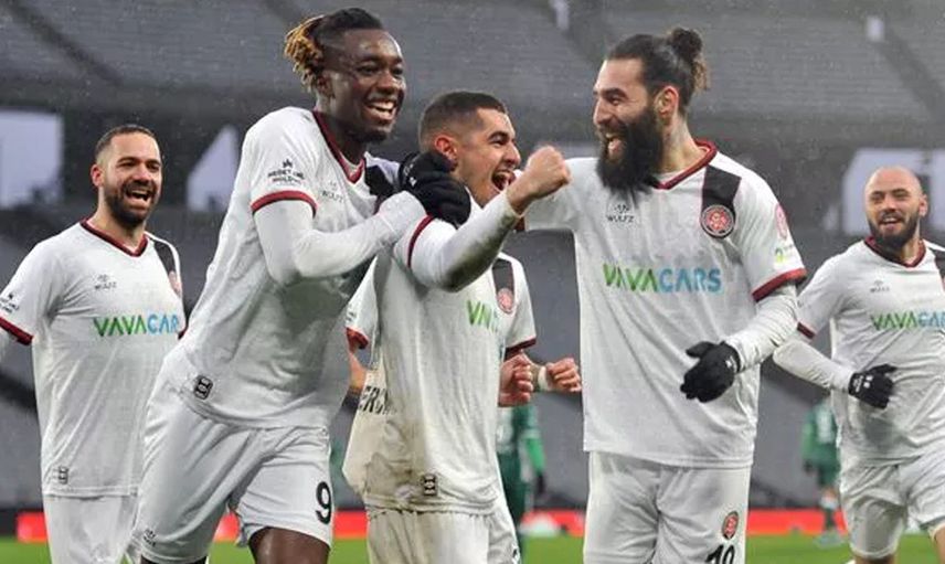 Fatih Karagümrük'ün Kalecisi Emiliano Viviano Açıklamalarıyla Büyük Ses Getirdi!