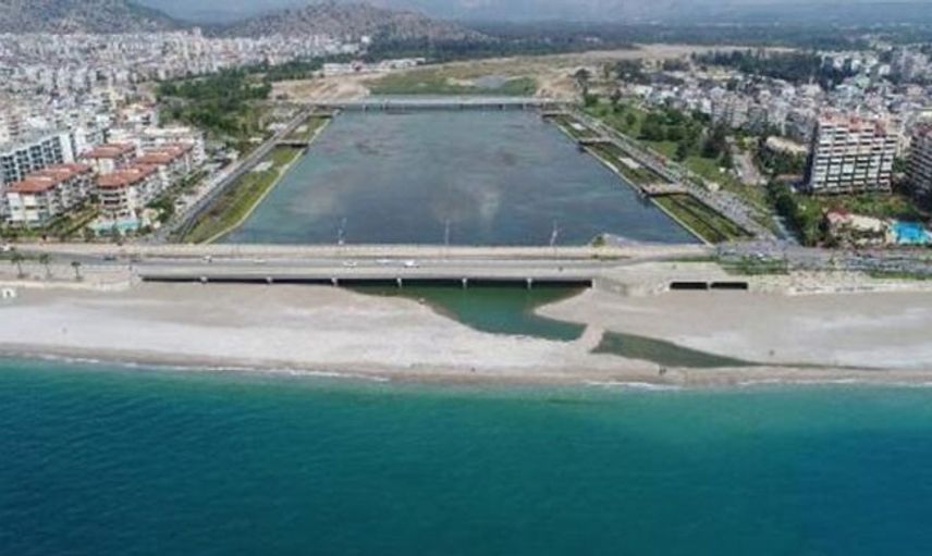 Antalya'da Akdeniz'e Dökülen Boğaçayı Yosuna Büründü
