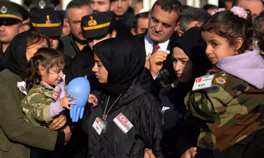 Türkiye'nin şehitlerine ağlıyor: Son yolculuklarına uğurlandılar