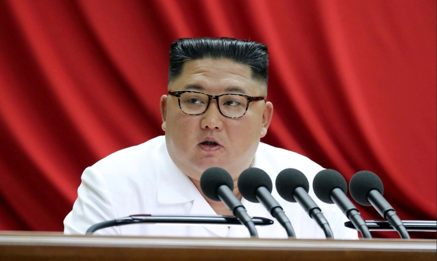 Çılgın Diktatör Kim Jong-un Halkın Önünde Yine Bir Can Aldı