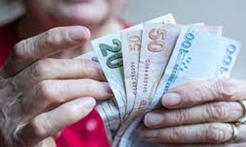Emekli maaşı alanlar bu haber yüzünüzü güldürecek: Emekli maaşlarına ek 750 TL ödemeleri hesaplara yatmaya başladı