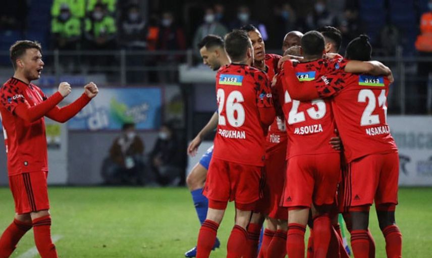 Rizespor-Beşiktaş Karşılaşmasında Gerginlik!