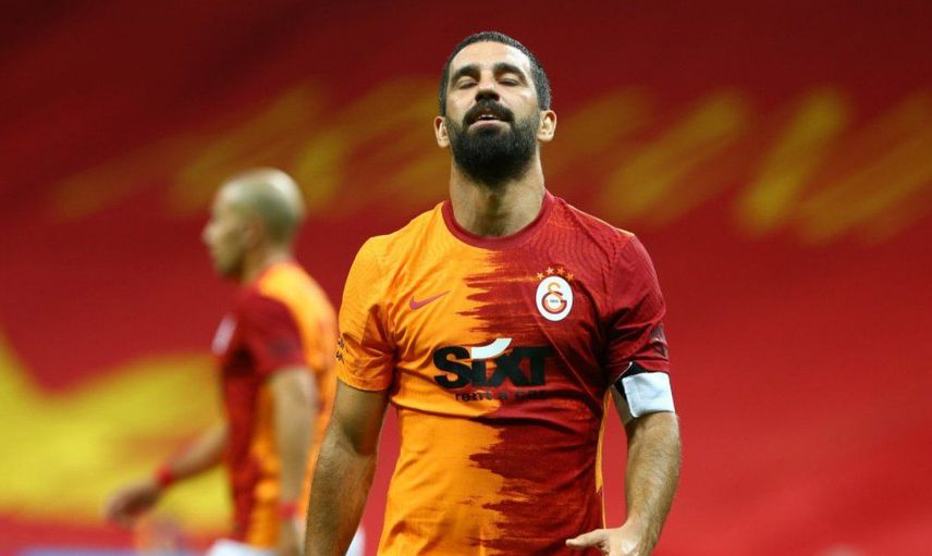 Galatasaray'da Kaptan Arda Turan Futbolu Bırakıyor!