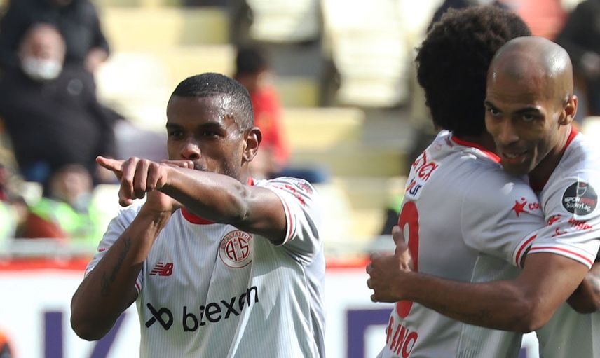 Fenerbahçe, Süper Lig ekiplerinden Antalyaspor'dan Fernando Martins'i transferde gündemine aldı!