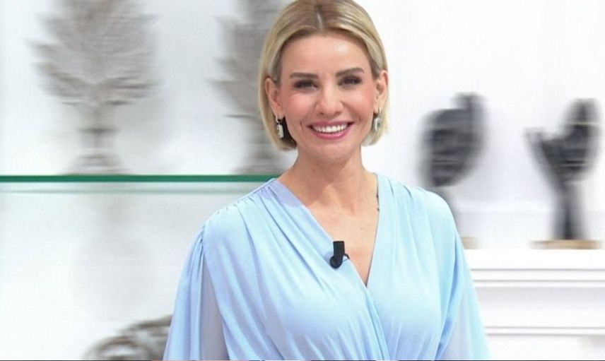 Esra Erol'un dikkatinden kaçtı! Paylaştığı fotoğrafla öyle bir sır ortaya çıktı ki! Köşeye sıkıştı yayın hayatını etkileyebilir!