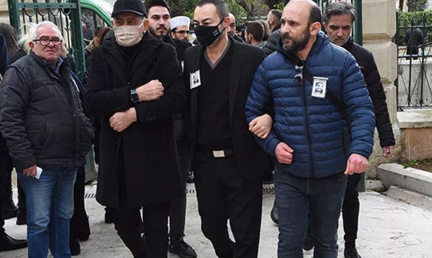 Serdar Ortaç'tan kötü haber! Cenazeye ünlüler akın etti
