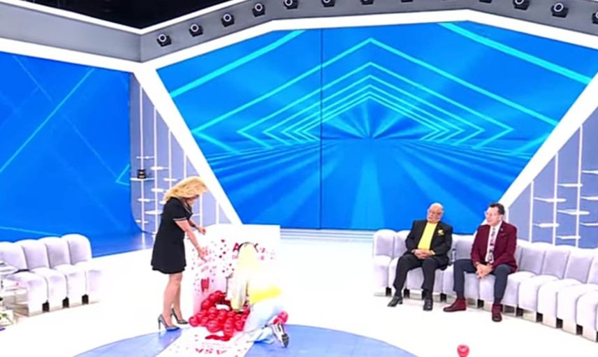 Müge Anlı canlı yayında aşka geldi! Hediyesini gösterdi: Romantik anlar...