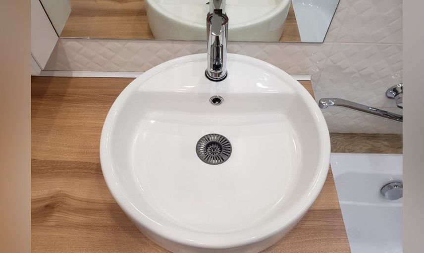 Lavabodaki küçük delik ne işe yaradığını öğrenince çok şaşıracaksınız!