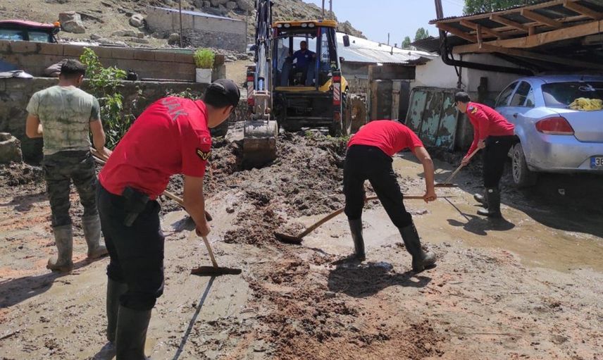 Selden Etkilenen Vatandaşlara Jandarma Yardım Eli Uzattı!