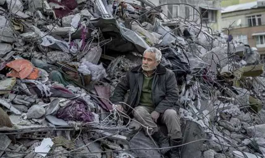 Enkaz yıkıntılarını film seti olarak kullanan Şahsi Meselemiz filmi Hataylıları öfkelendirdi!