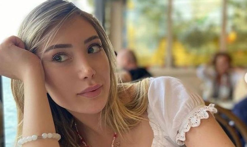 Mehmet Ali Erbil’in kızı Yasmin Erbil derin göğüs dekolteli fotoğrafını paylaştı! Erkek takipçileri yorum yağmuruna tuttu
