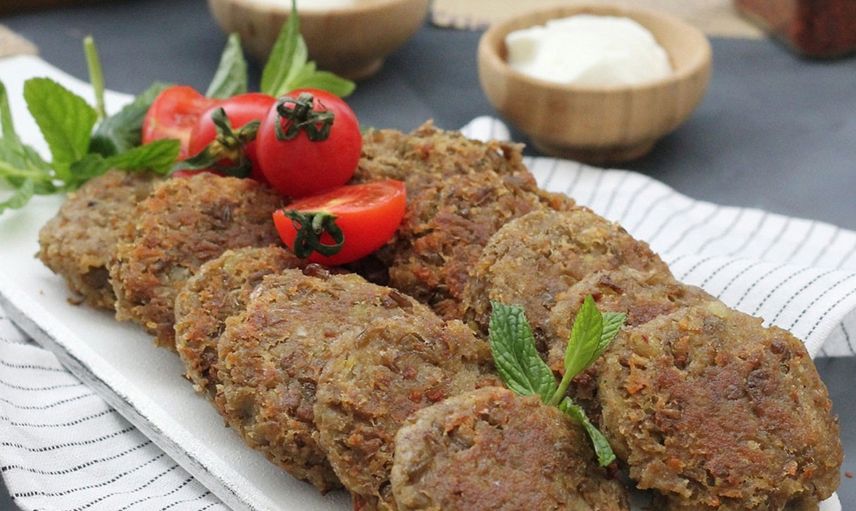 Beşamel soslu patatesin yanına ne iyi gider?