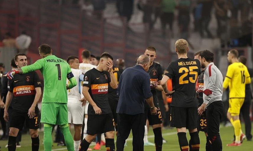 UEFA'dan Galatasaray'a Marsilya Maçında Yaşanan Olaylar Nedeniyle Ceza Geldi!