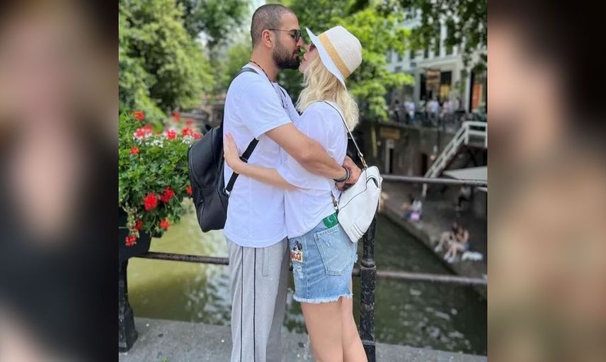 Seda Sayan aşka geldi genç kocasıyla dudak dudağa poz verdi!