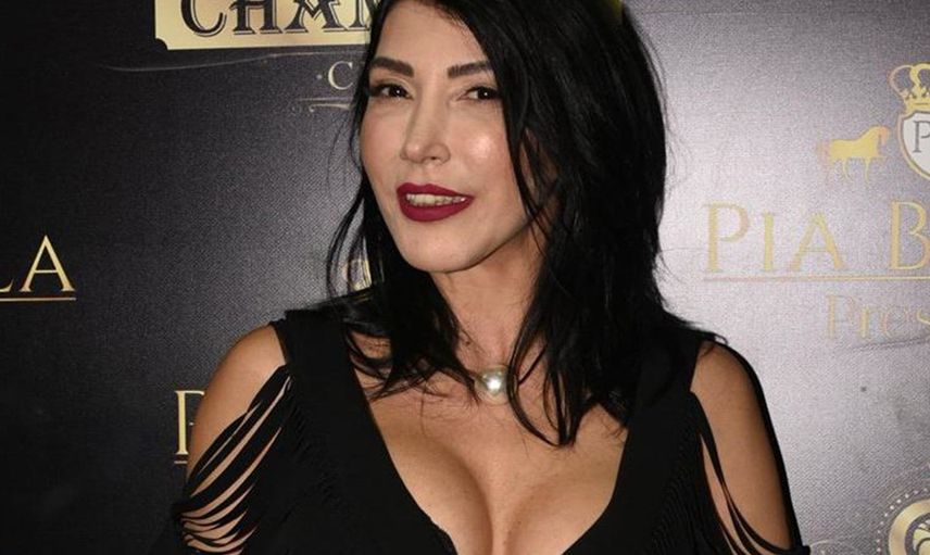Hande Yener şöhret değilken yaşadıklarını anlatıp duygulandı: Durakta beklerken ağlıyordum! Bu son otobüse binişim...