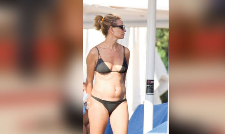 Esra Erol bikinili pozlarla erkek takipçilerinin yüreğini hoptatırken eşi Ali Özbir'den yorum gecikmedi