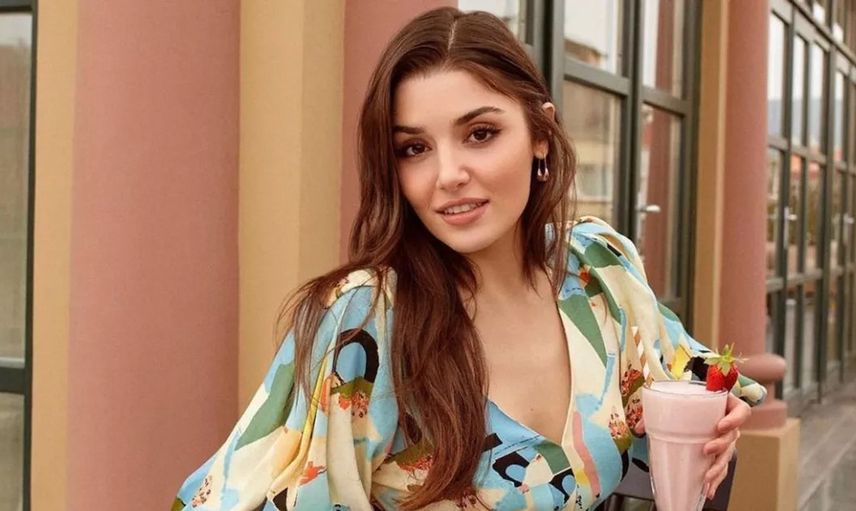 Sır Gibi Saklıyordu: Hande Erçel’in Gerçek Boyu Ortaya Çıktı