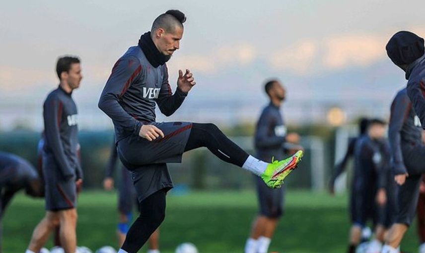 Trabzonspor'un Karagümrük Maçında Bakasetas'ın ve Marek Hamsik'in Oynamasıyla İlgili Önemli Gelişmeler Var!