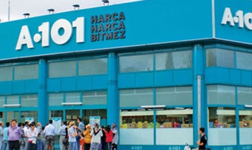 A 101'de yaşanan skandal olay! O anlar kameralara saniye saniye yansıdı