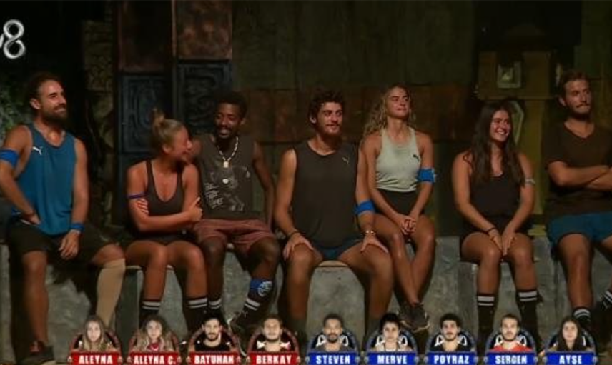 Survivor'da Aşk Dedikodusu Ayyuka Çıktı! Survivor Yunanistan'ın Başarılı İsmi Caroline, Poyraz'a İlanı Aşk Etti