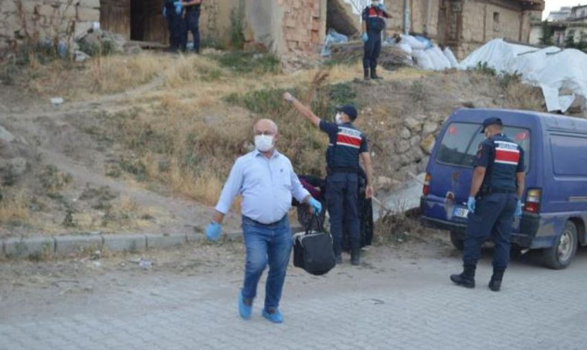 Afyonkarahisar'da Eşini ve Çocuğunu Öldüren Babanın Cenazesi Ailesinden Uzağa Defnedildi!