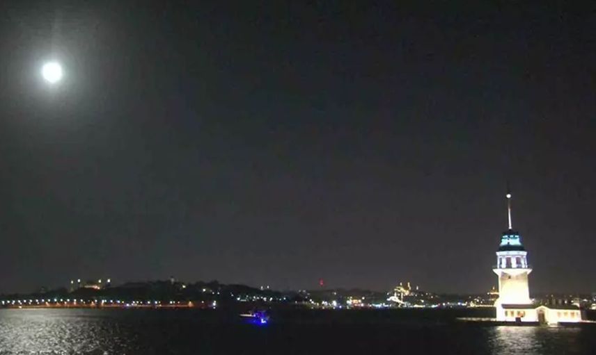 İstanbul’dan da görüldü: Gökyüzünde ‘Mavi Ay’ şöleni
