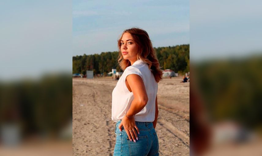 Rus öğretmen soyundu: Veliler çıldırdı!