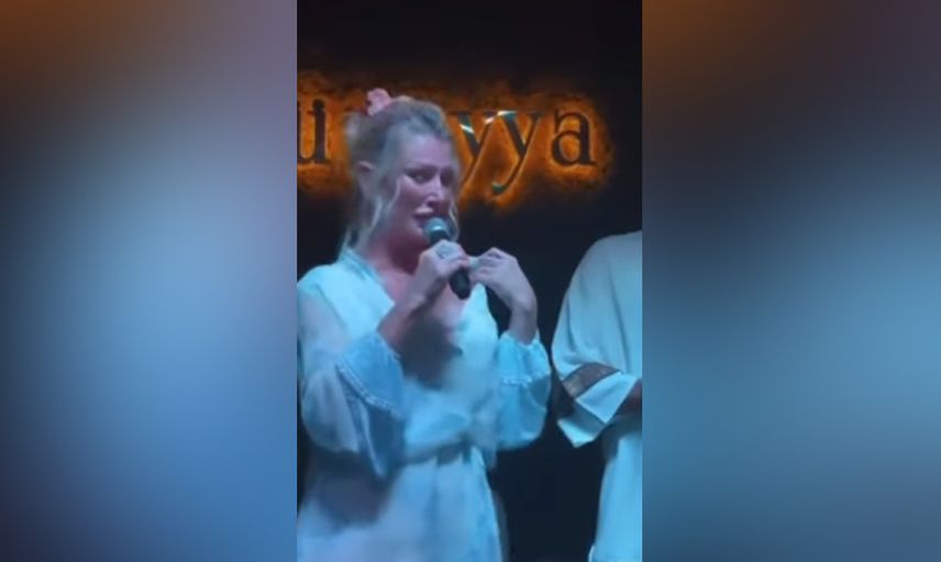 Kocasıyla sahne aldı