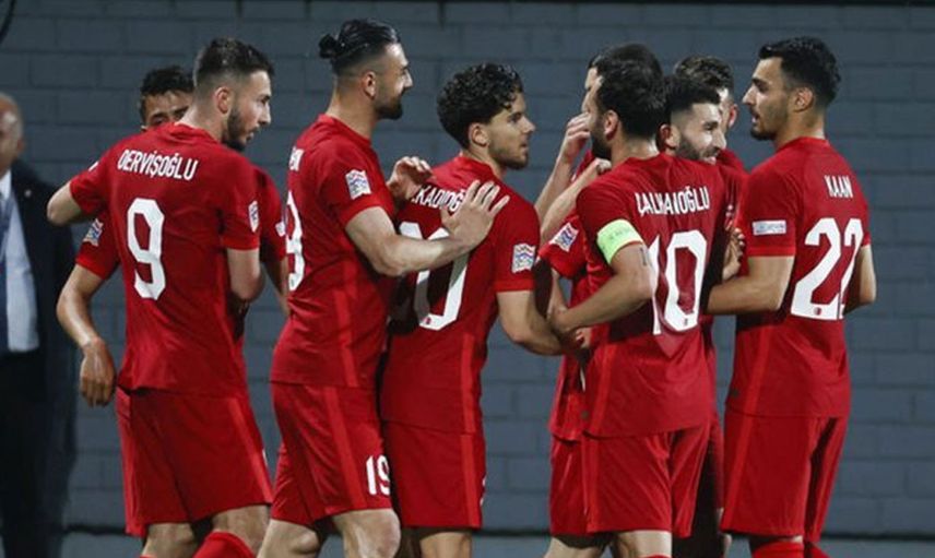 A Milli Takım'ın yıldız futbolcusu Hakan Çalhanoğlu'nu PSG transfer etmek istiyor!