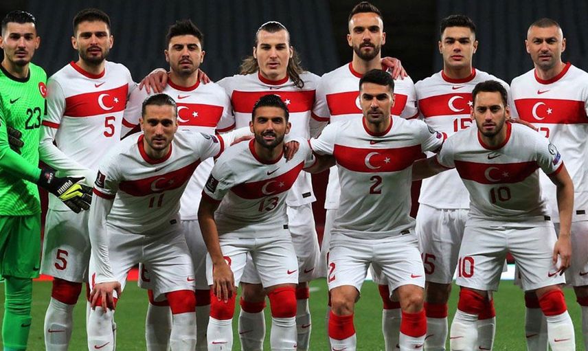 A Milli Takım'ın yıldızı Ozan Kabak uzun süre forma terletemeyecek!