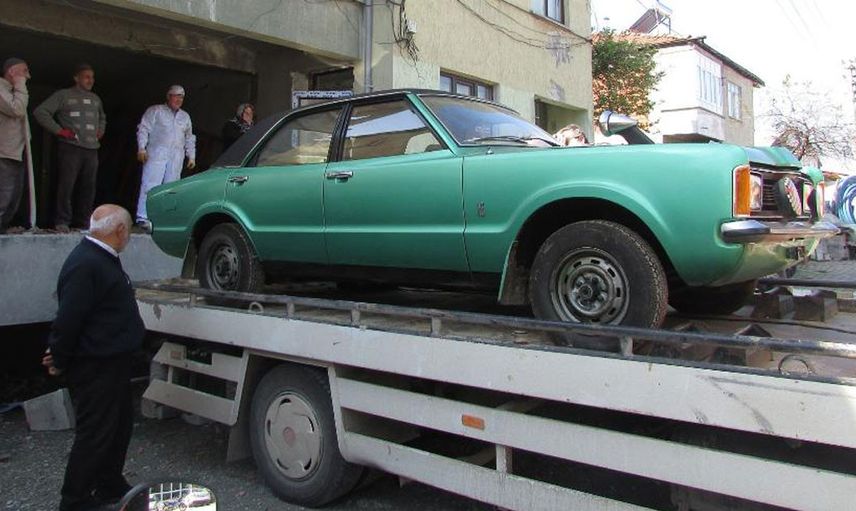 37 yıl sonra otomobilini kapattığı yerden çıkardı! Gördükleri karşısında şoke oldu!