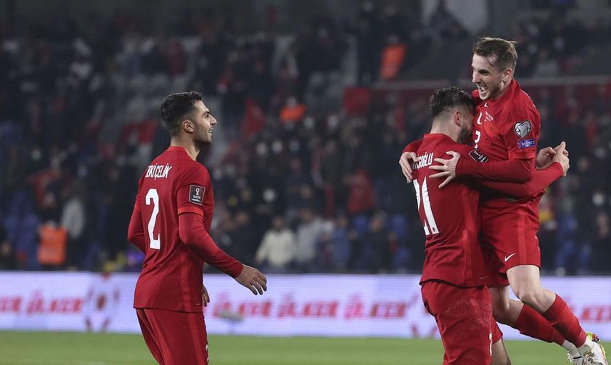 Galatasaray'da Fenerbahçe Derbisi İçin Yapılan Antrenmana Olimpiu Morutan Ağrısı Nedeniyle Çıkmadı!