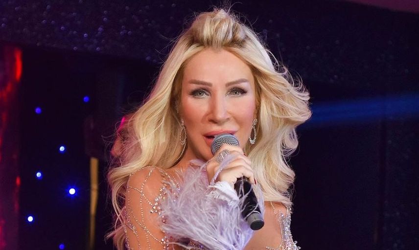 Sabahın Sultanı Seda Sayan'ın programına ünlü şarkıcı ile sevgilisi Çağlar Ökten'in romantik dansı damga vurdu!