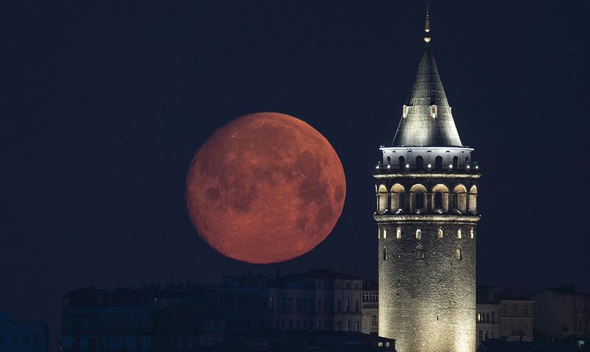 Süper Ay tutulmasında yaşanacak olan kehanetler tüylerini ürpertecek! Depremler ve salgınlar kapıda mı?