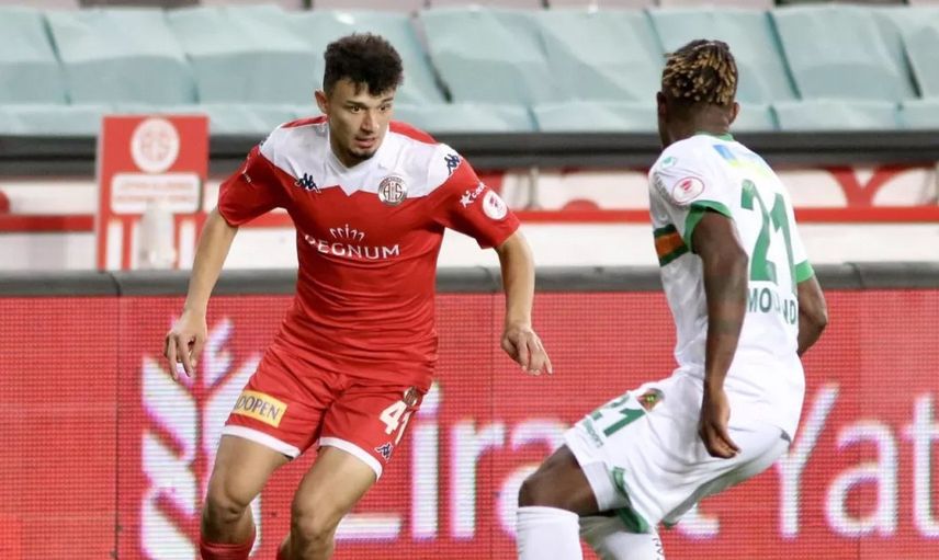 Trabzonspor, Antalyasporlu Gökdeniz Bayrakdar'ı Transfer Etmek İstiyor!